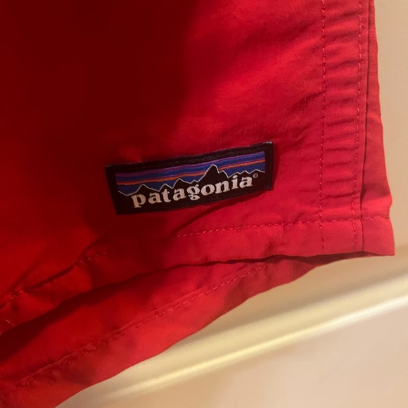 Patagonia 7 inch inseam baggies- Red - Picture 1 of 3
